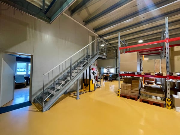 Große, modulare Industriehalle mit 32 Garagenboxen 5