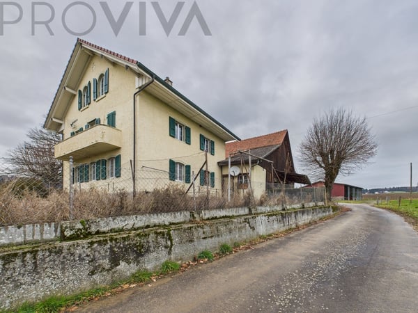 Maison de maître avec grange et grand terrain 1