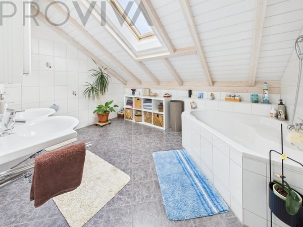 mit Charme und grossem Balkon 5