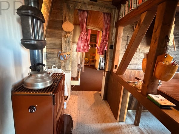 Urchig, gemütlich, ländlich - direkt an der Skipiste Unterbäch-Ginals 2