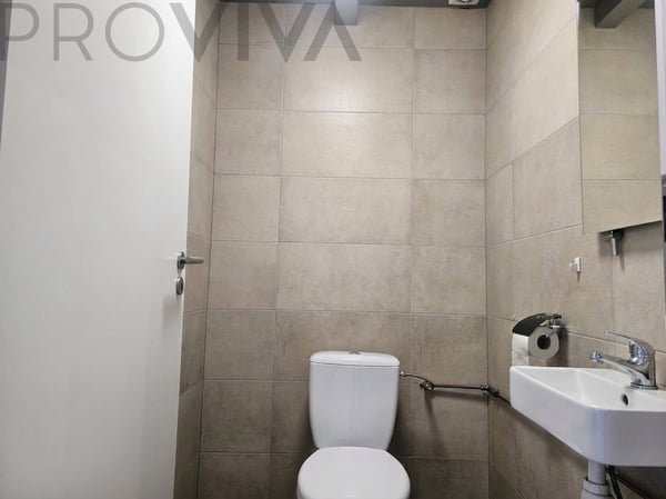 Halle in idealer Lage mit separatem Büro 4