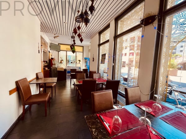 Einziges Café-Restaurant der Stadt mit einem konformen Raucherbereich! 4