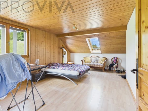 Modern, grosszügig und  auf zwei Etagen mit gemütlichem Sitzplatz 9
