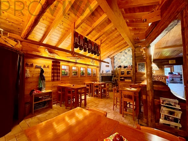 Ganzjährig beliebtes Restaurant mit Wohnung und Dent-Blanche-Blick 3