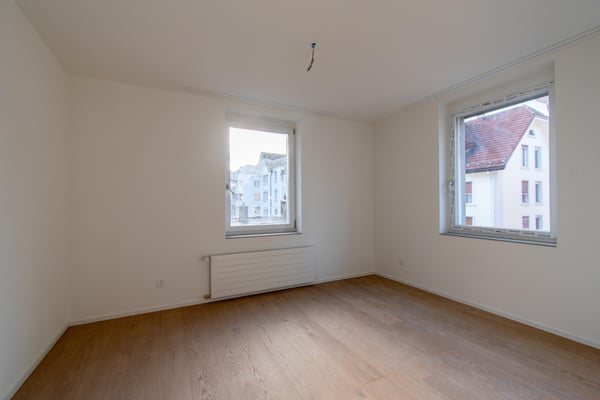 Grosszügige, frisch renovierte 2.5 Zimmer-Wohnung mit Balkon 9