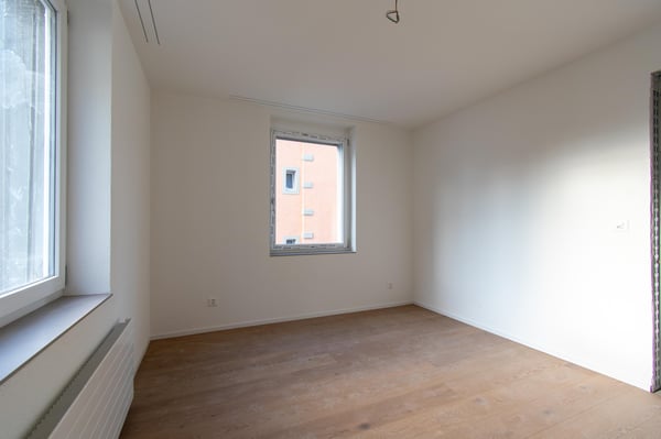 Grosszügige, frisch renovierte 2.5 Zimmer-Wohnung mit Balkon 11