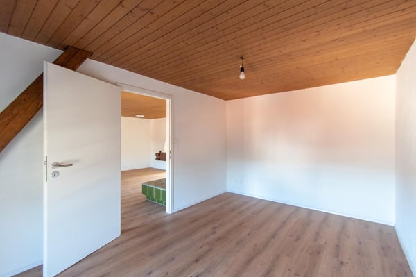 Besondere 4 Zimmer-Maisonette-Dachwohnung in der Stadt 13
