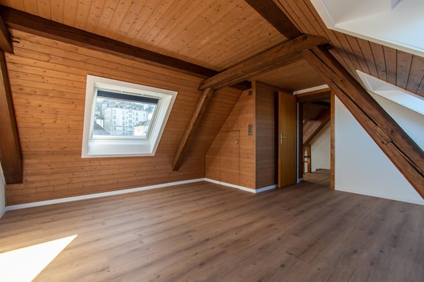Besondere 4 Zimmer-Maisonette-Dachwohnung in der Stadt 10