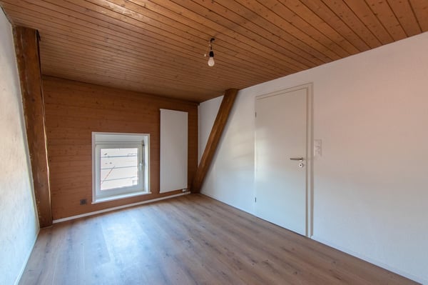 Besondere 4 Zimmer-Maisonette-Dachwohnung in der Stadt 12