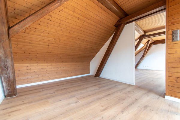 Besondere 4 Zimmer-Maisonette-Dachwohnung in der Stadt 7