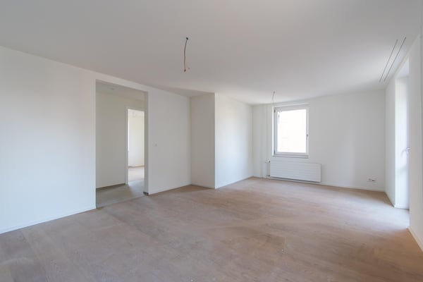 Grosszügige, frisch renovierte 2.5 Zimmer-Wohnung mit Balkon 3