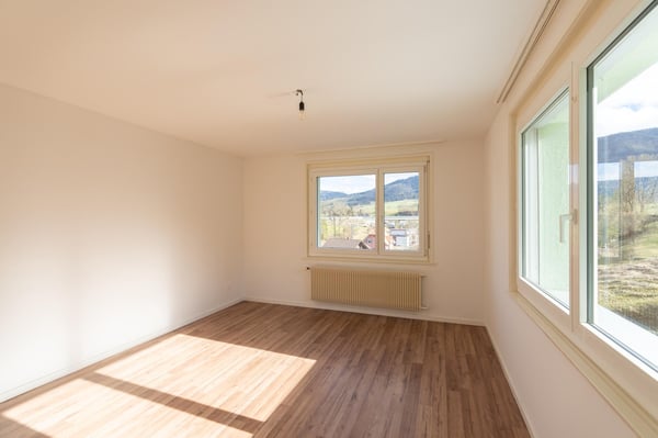Rénové et lumineux 2.5 pièces avec balcon 1