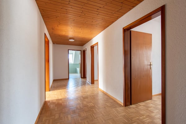 Charmante 4.5-Zimmer-Wohnung an ruhiger, zentraler Lage, Nähe Kantonspital 12