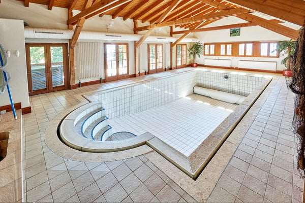 Traumhafte Chalet-Villa mit grossem Inhouse-Pool 7