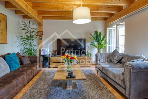 Immeuble d'habitation avec café restaurant 9