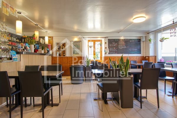 Immeuble d'habitation avec café restaurant 2