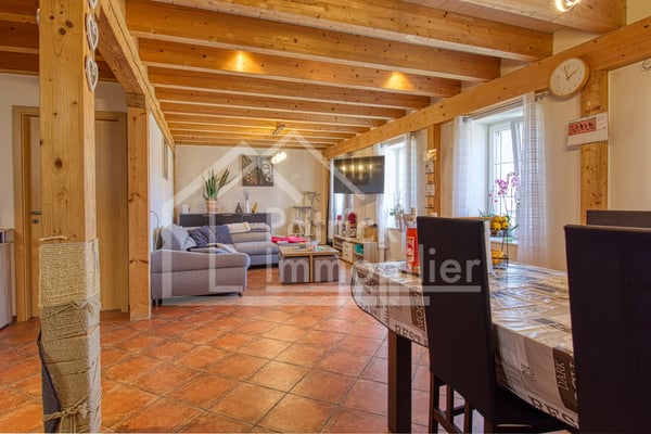 Immeuble d'habitation avec café restaurant 5