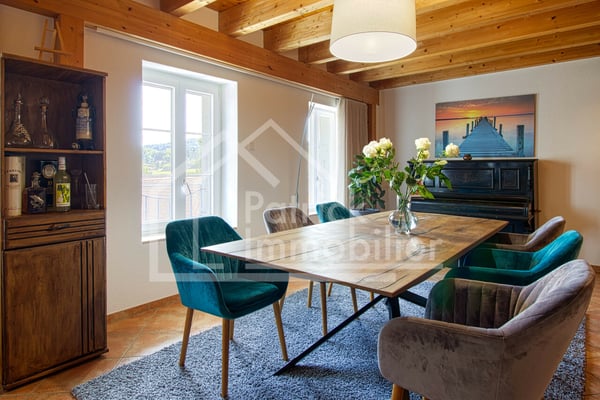 Immeuble d'habitation avec café restaurant 8