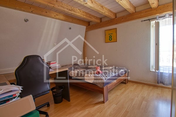 Immeuble d'habitation avec café restaurant 7