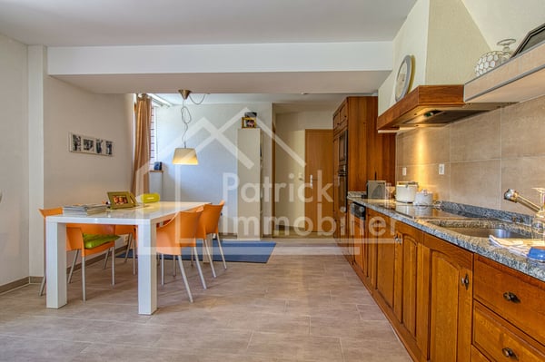 Immeuble d'habitation avec café restaurant 4