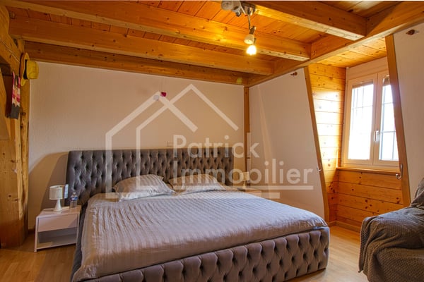 Immeuble d'habitation avec café restaurant 11