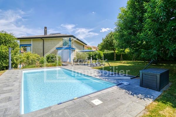 Villa de famille avec annexe, piscine, garage double 2