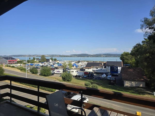 À LOUER - Magnifique duplex 5,5 pièces avec vue panoramique sur le lac 1