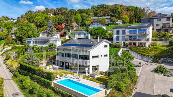 Propriété contemporaine d'exception avec vue panoramique sur le lac