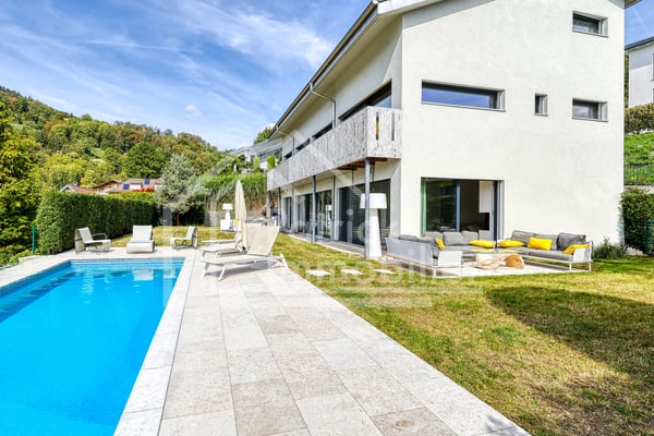 Propriété contemporaine d'exception avec vue panoramique sur le lac