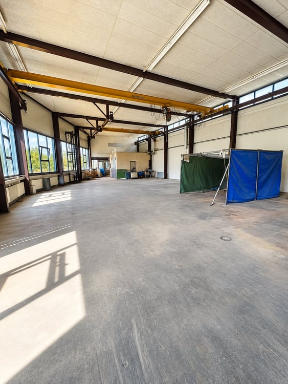 Local commercial de 360 m² rénové à St-Imier 1