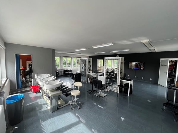 Coiffeursalon an bester Lage zu vermieten 2