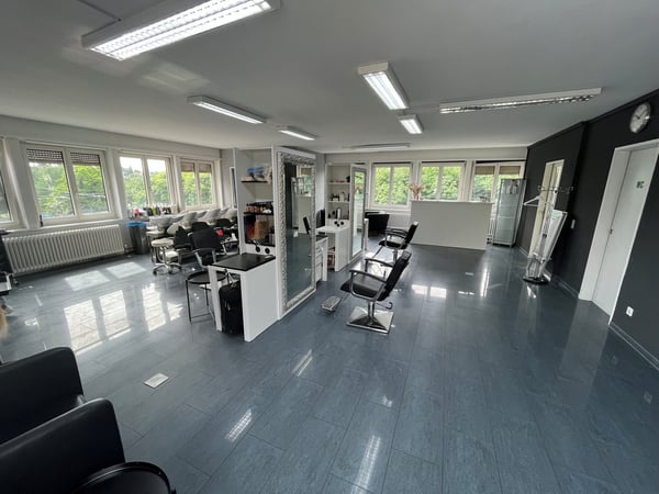 Coiffeursalon an bester Lage zu vermieten 5