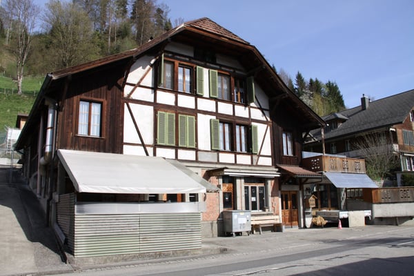 Liegenschaft mit zwei Wohnungen und ehemaliger Schreinerei mitten in Signau 2