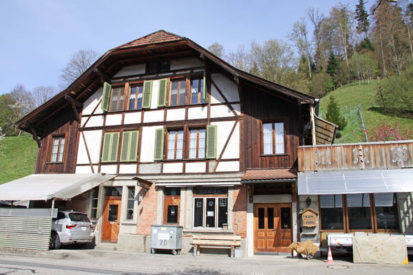 Liegenschaft mit zwei Wohnungen und ehemaliger Schreinerei mitten in Signau 1
