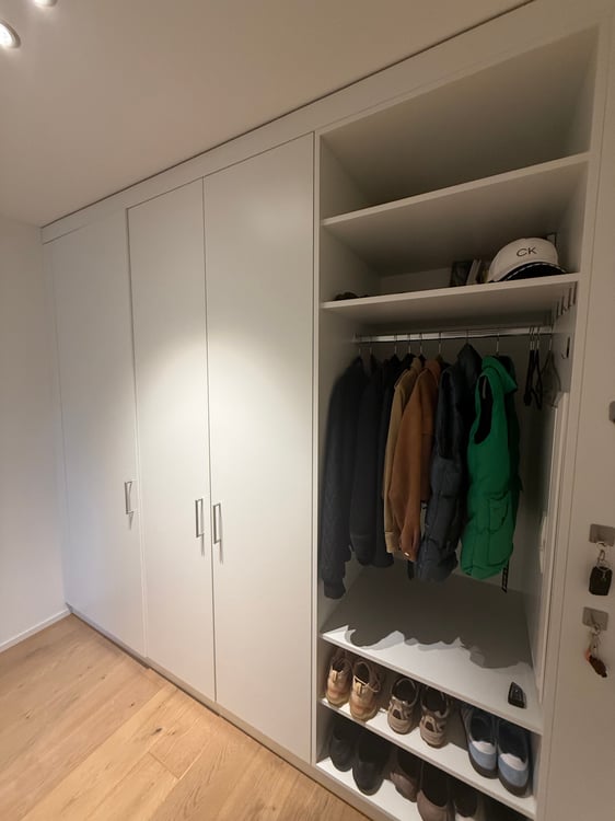 Helle, klimatisierte 2.5-Zimmer Wohnung mit Balkon und Tiefgaragenparkplatz 8