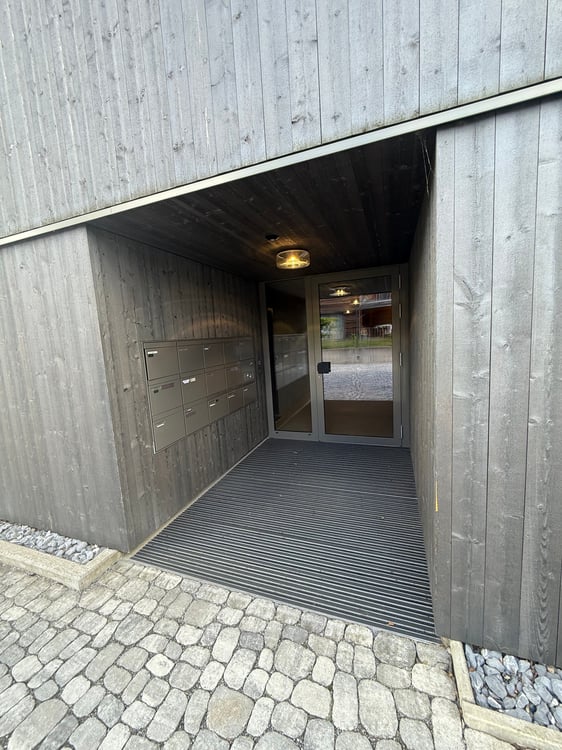 Helle, klimatisierte 2.5-Zimmer Wohnung mit Balkon und Tiefgaragenparkplatz 15