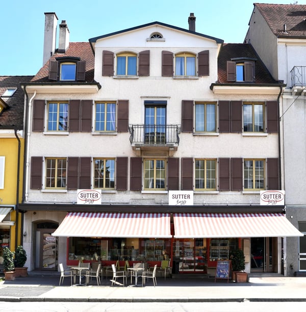 Mehrfamilienhaus mit Ladenlokal und Gewerbeflächen 1