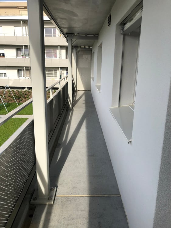 2019 renovierte 3 1/2 Zi-Wohnung mit grossem Balkon und Weitsicht 3