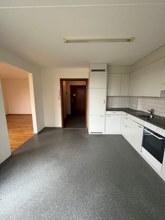 gemütliche 2.5 - Zimmer-Seniorenwohnung mit 2 Balkonen / Alterssiedlung 55+ 3