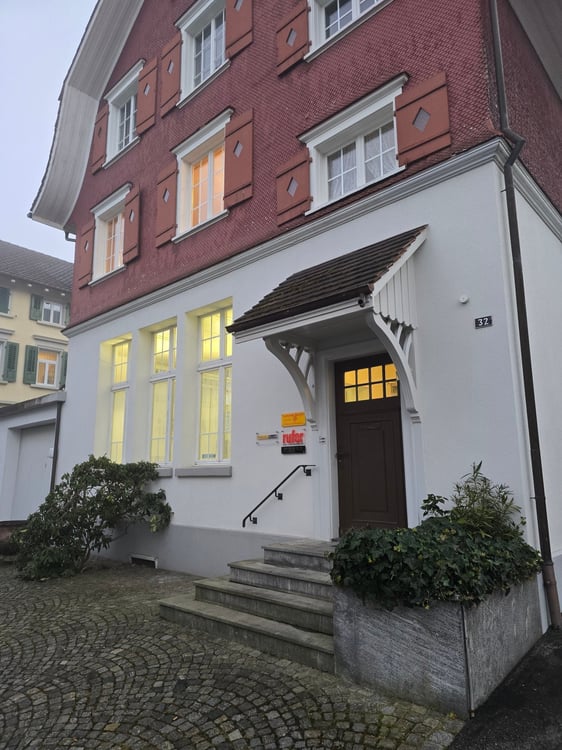 Grosszügige 2-Zimmer-Wohnung mit Pool in Gossau SG 13