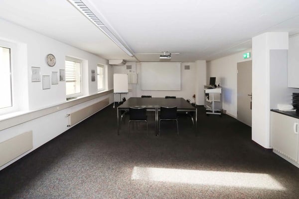 Industrie- und Gewerbegebäude West in Mitlödi GL 13