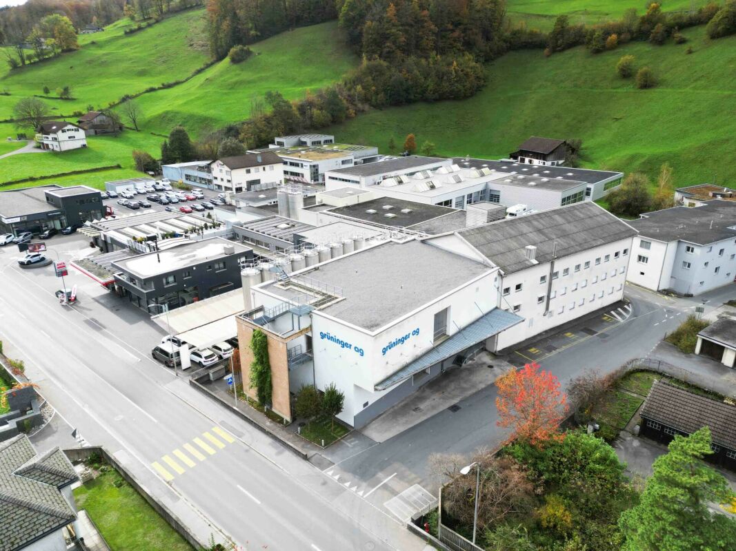 Edificio industriale e commerciale Ovest a Mitlödi GL
