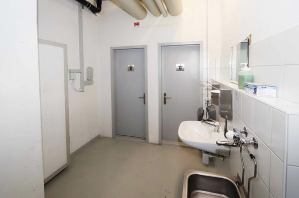 Industrie- und Gewerbegebäude West in Mitlödi GL 8