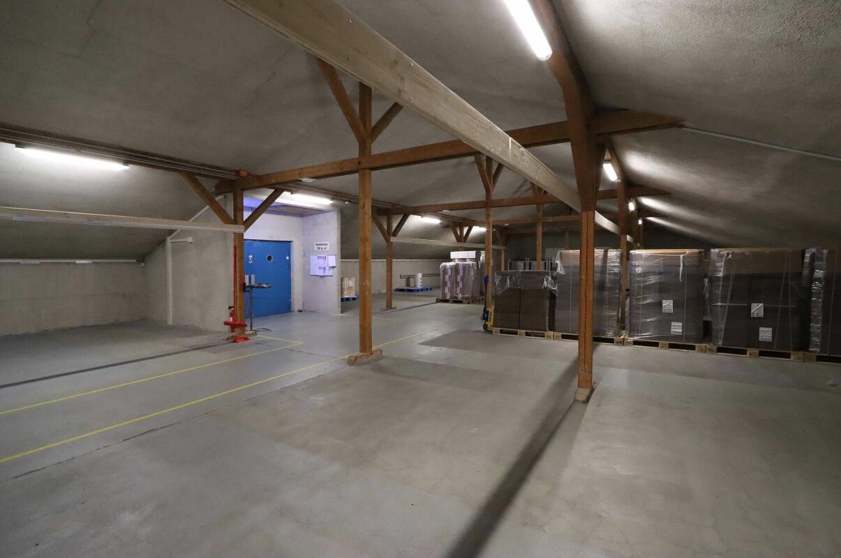 Edificio industriale e commerciale Ovest a Mitlödi GL