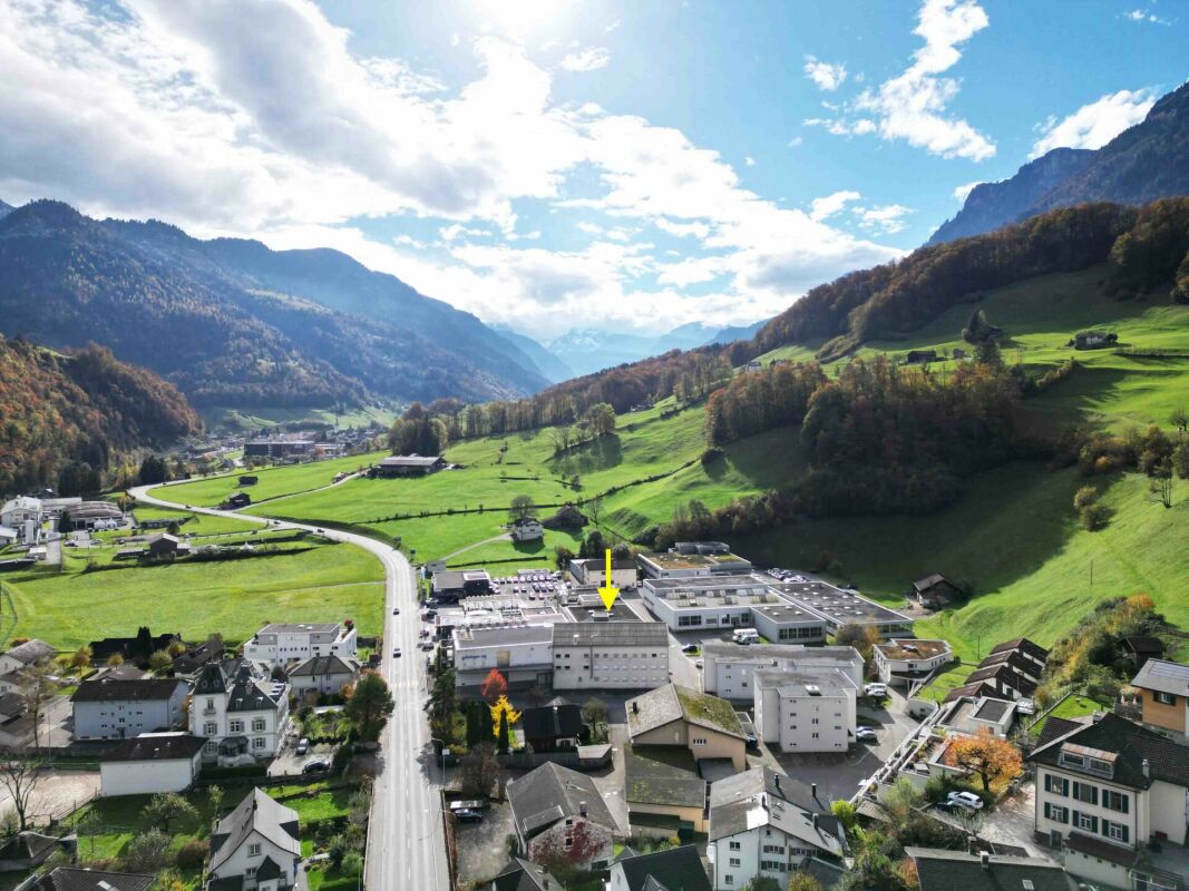 Edificio industriale e commerciale Sud a Mitlödi GL