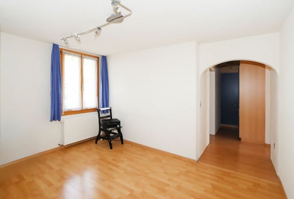 Freistehendes Einfamilienhaus mit Garten an sonniger und familienfreundlicher Lage in Tuggen SZ 11