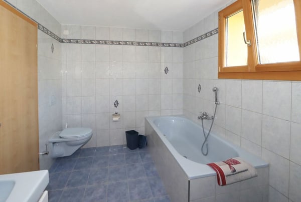 Freistehendes Einfamilienhaus mit Garten an sonniger und familienfreundlicher Lage in Tuggen SZ 8