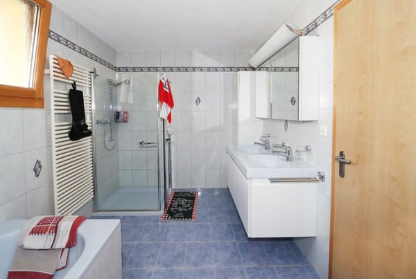 Freistehendes Einfamilienhaus mit Garten an sonniger und familienfreundlicher Lage in Tuggen SZ 9