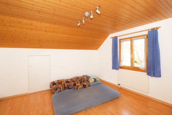 Freistehendes Einfamilienhaus mit Garten an sonniger und familienfreundlicher Lage in Tuggen SZ 7