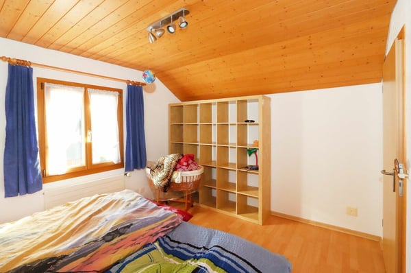 Freistehendes Einfamilienhaus mit Garten an sonniger und familienfreundlicher Lage in Tuggen SZ 10